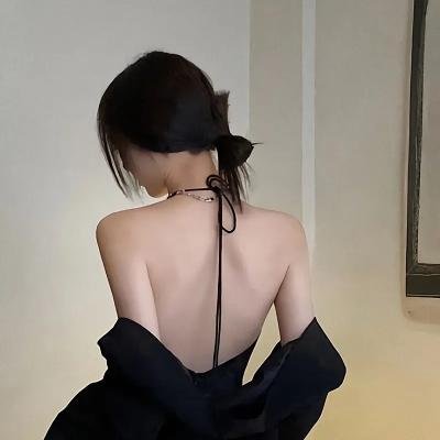 偷窥封面